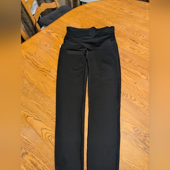 Spanx NWOT  faux ‘leather’  shiny stretch leggings, XL fit M/L - Picture 9 of 15